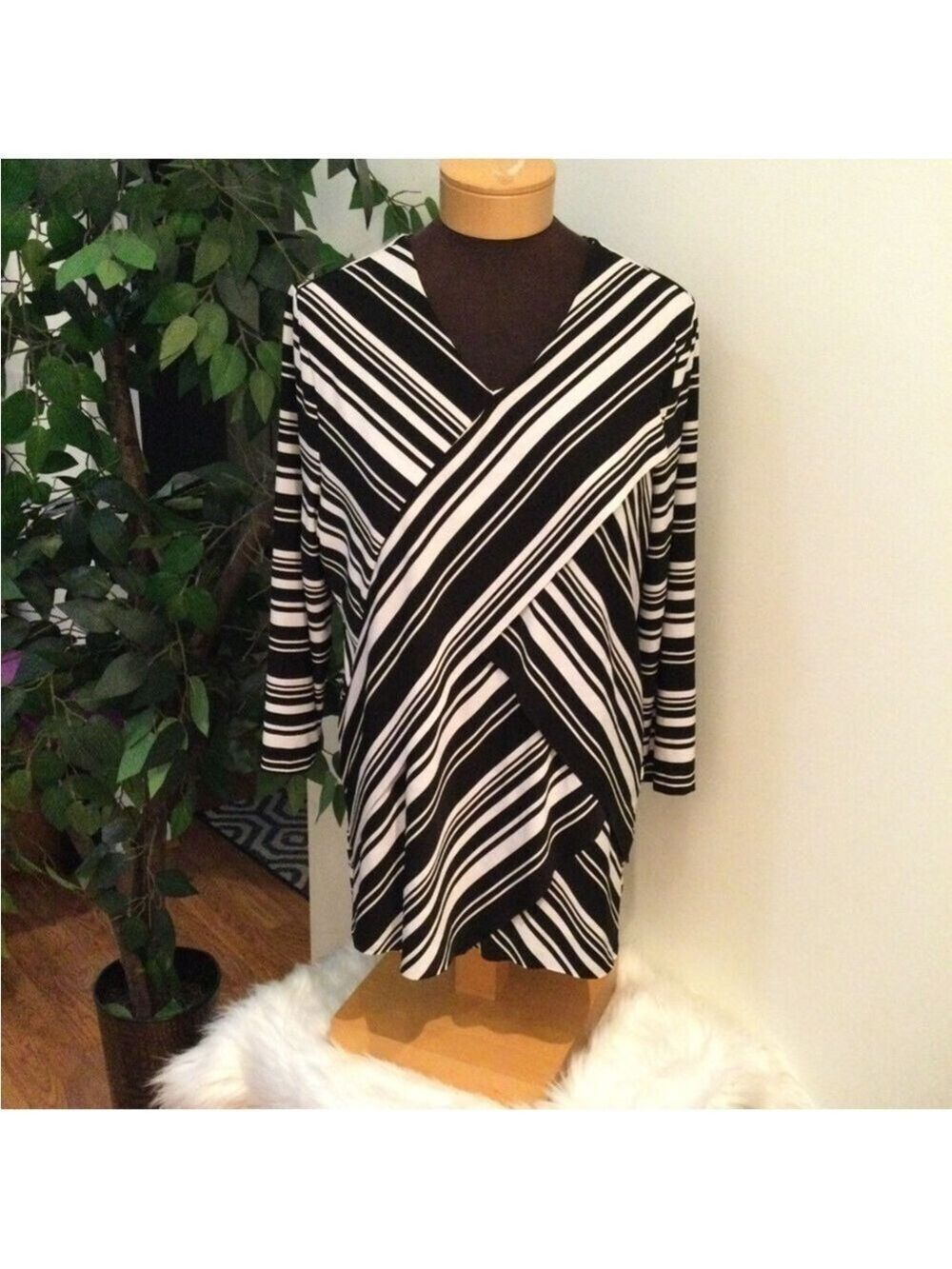 Chicos crossover striped artistry blouse Womans size 2 or Large/12